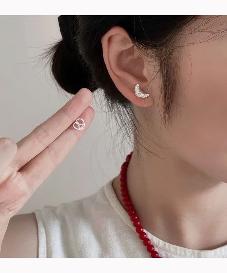 Earring On Asymmetrical Pastry Clip / Stud