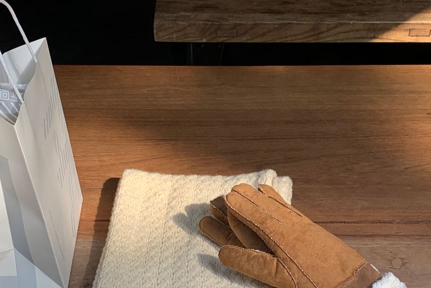 Faux Fluffy Suede Plain Gloves Trim