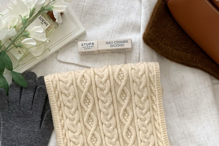 Cable-Knit Plain Scarf