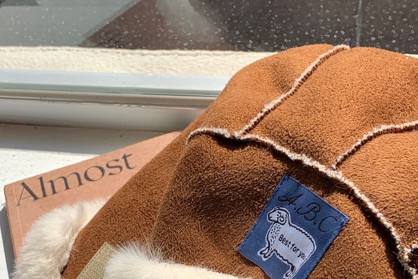 Fluffy Trapper Applique Hat Plain Trim