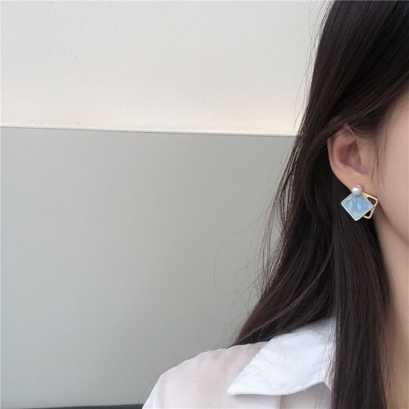 On / Stud Geometric Clip Pearl Faux Earring