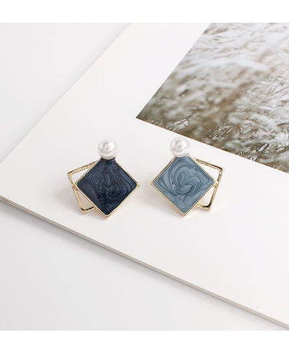 On / Stud Geometric Clip Pearl Faux Earring