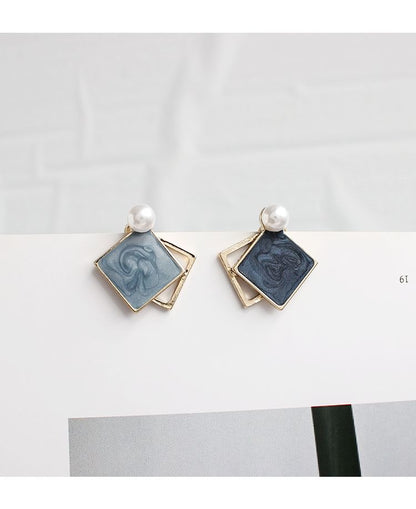 On / Stud Geometric Clip Pearl Faux Earring