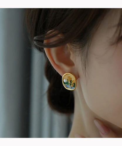 Stud / Earring On Faux Enamel Clip Pearl