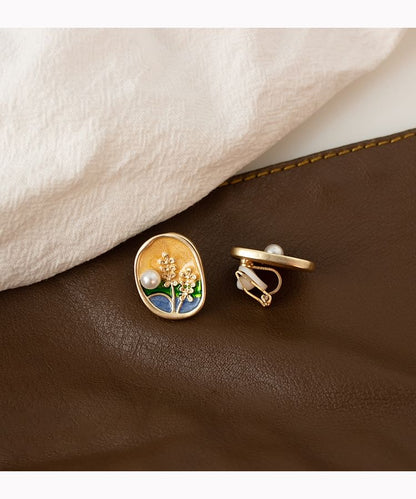 Stud / Earring On Faux Enamel Clip Pearl