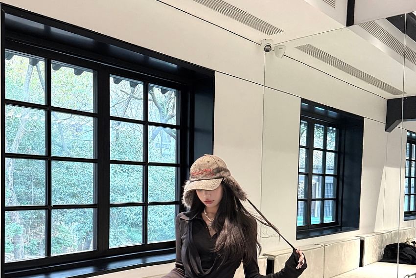 Pleated Inverted Plain Tee Cropped Pants Leg Rise Wide Low Collar / Long-Sleeve