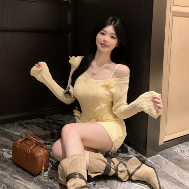 V Knit Long-Sleeve Flower Slip Sheath Mini Accent / Dress Neck