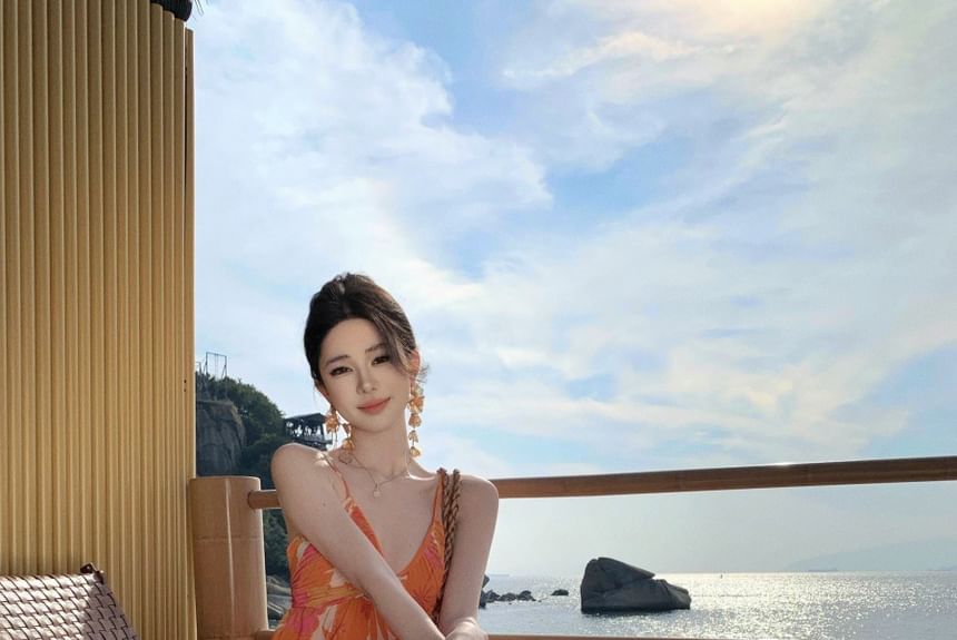 V-Neck A-Line Floral Strap Print Spaghetti Maxi Dress