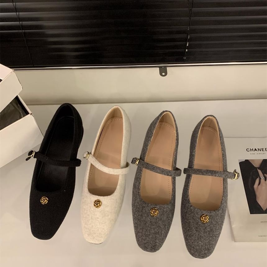 Jane Flower Heel Chunky Accent Pumps Mary