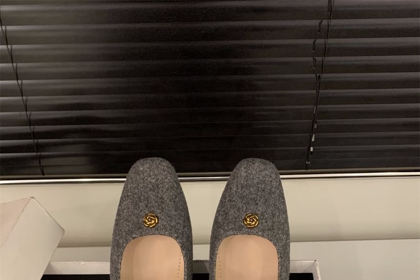 Jane Flower Heel Chunky Accent Pumps Mary