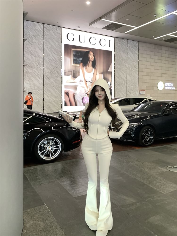 High Crop Zip Waist Flared Sweatpants / Plain Hoodie