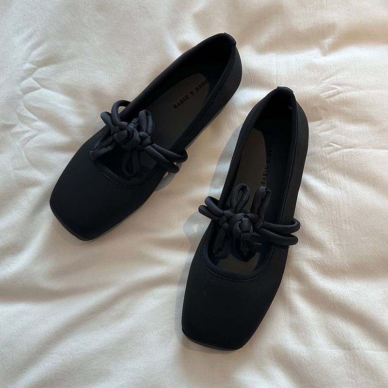 Mary Frog Buttoned Toe Jane Flats Square Plain