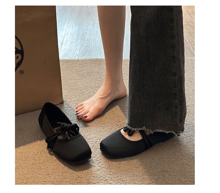 Mary Frog Buttoned Toe Jane Flats Square Plain