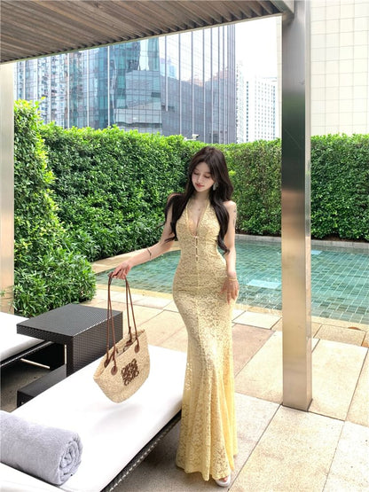 Halter Lace Mermaid V-Neck Evening Gown