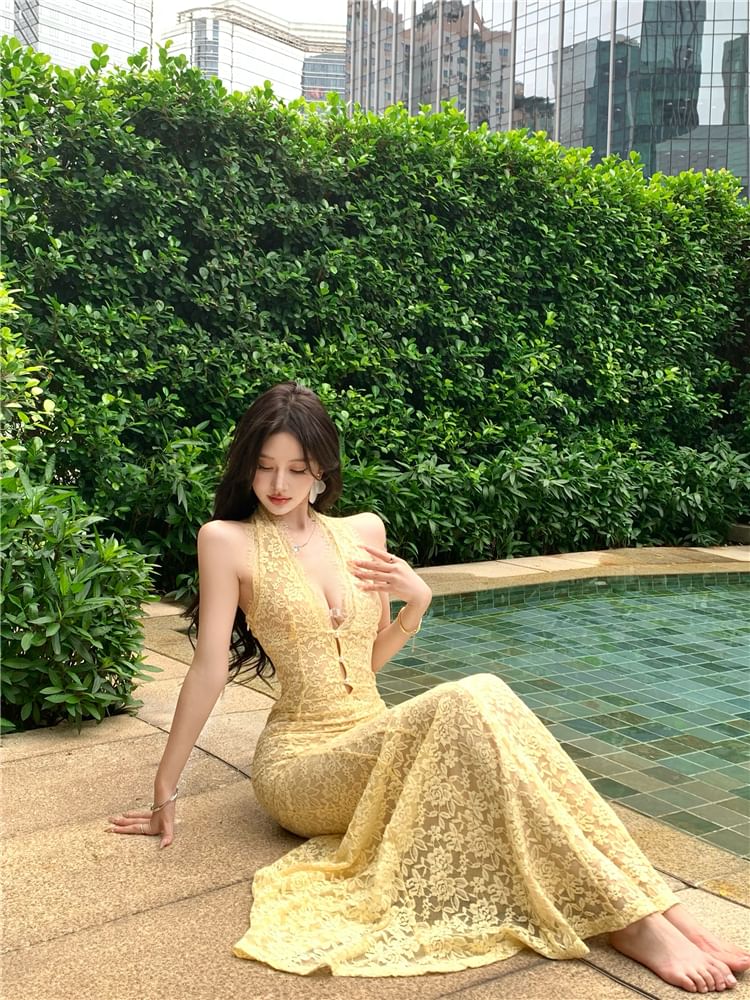 Halter Lace Mermaid V-Neck Evening Gown