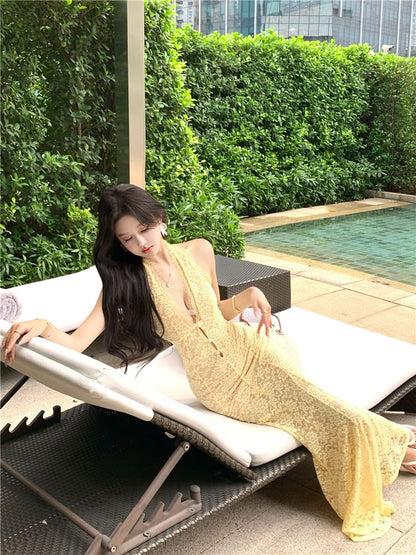 Halter Lace Mermaid V-Neck Evening Gown