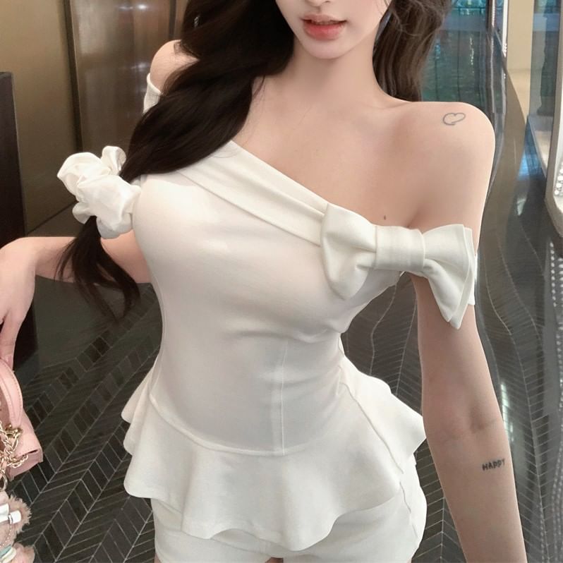 Plain Accent Hem Bow Crop Ruffle T-Shirt Off-Shoulder