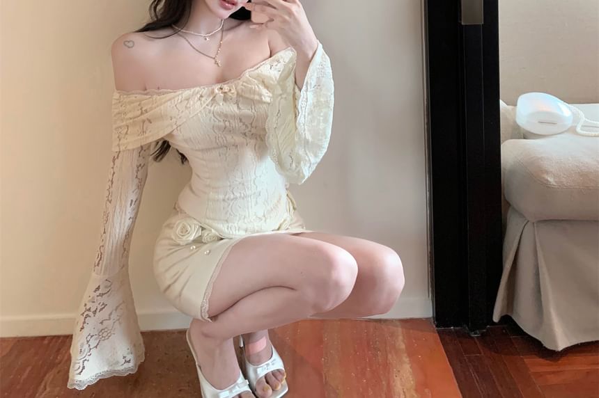 Floral Mini Lace Pencil Long-Sleeve Top Skirt Off-Shoulder / Panel Slim Rise Crop Fit High Accent