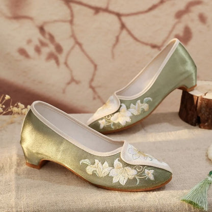 Floral Panel Pumps Embroidered