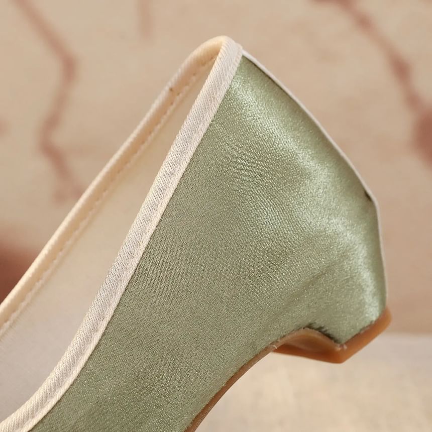 Floral Panel Pumps Embroidered