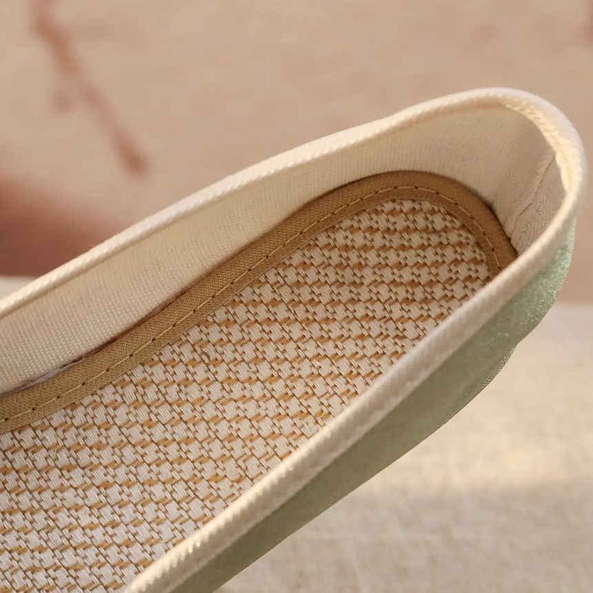 Floral Panel Pumps Embroidered