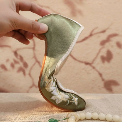 Floral Panel Pumps Embroidered