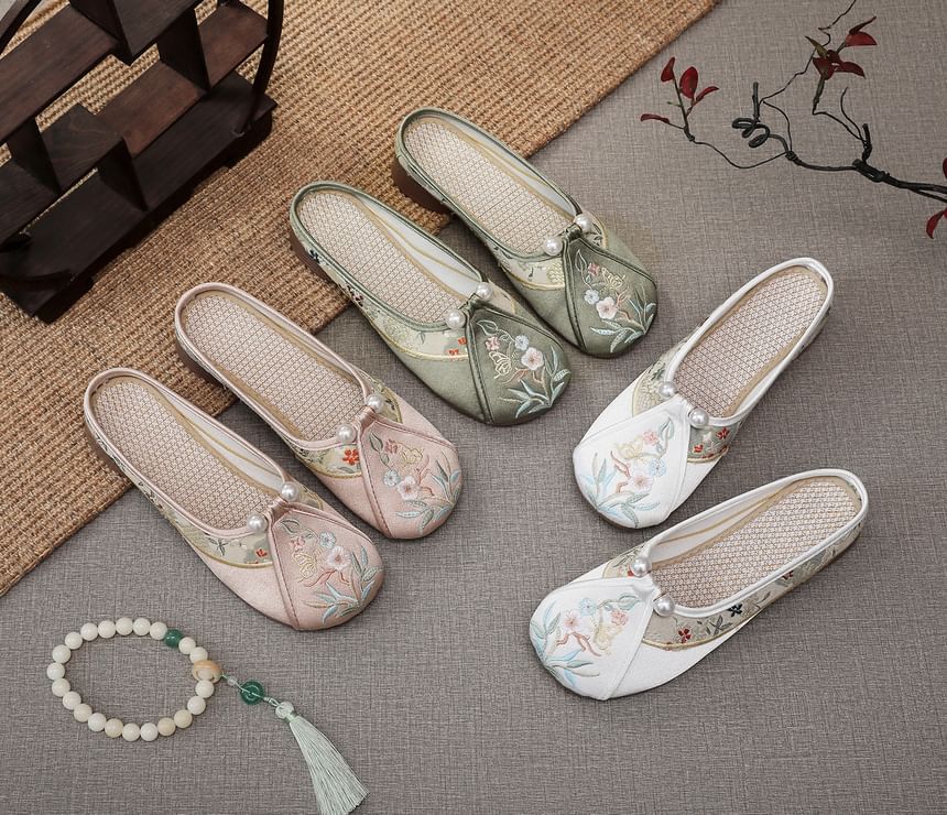 Faux Floral Pearl Embroidered Mules