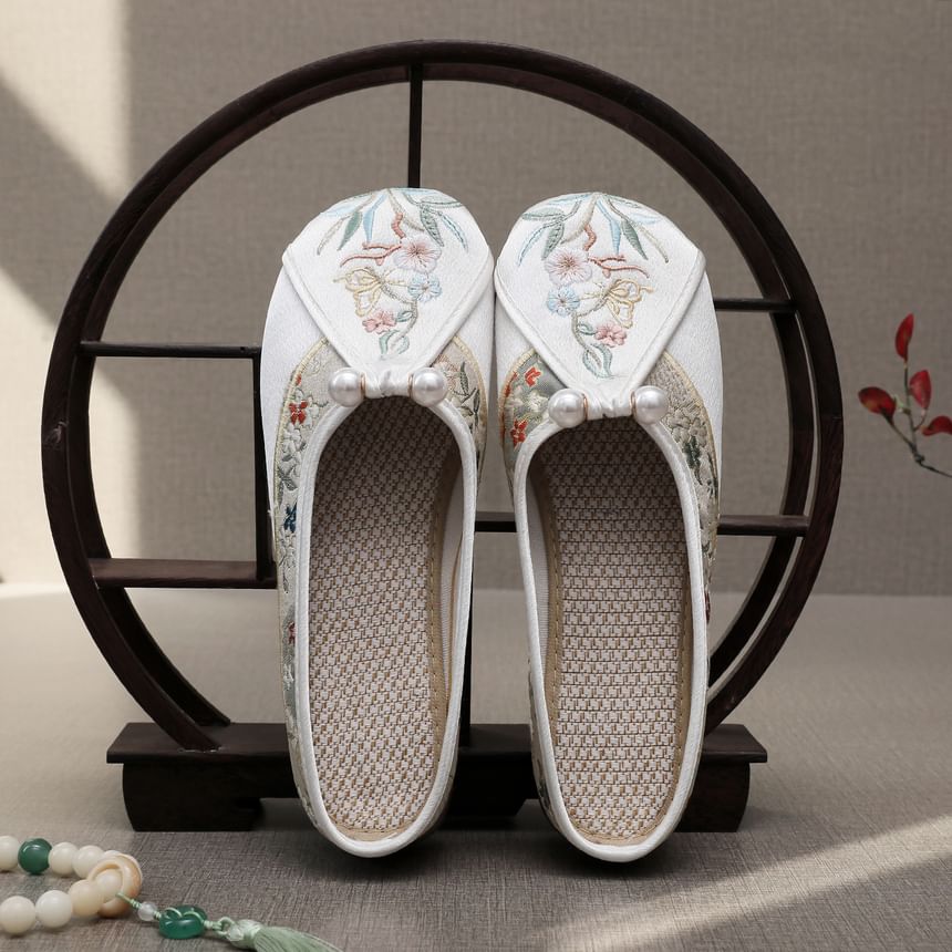 Faux Floral Pearl Embroidered Mules