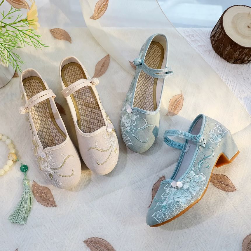 Embroidered Heel Block Shoes