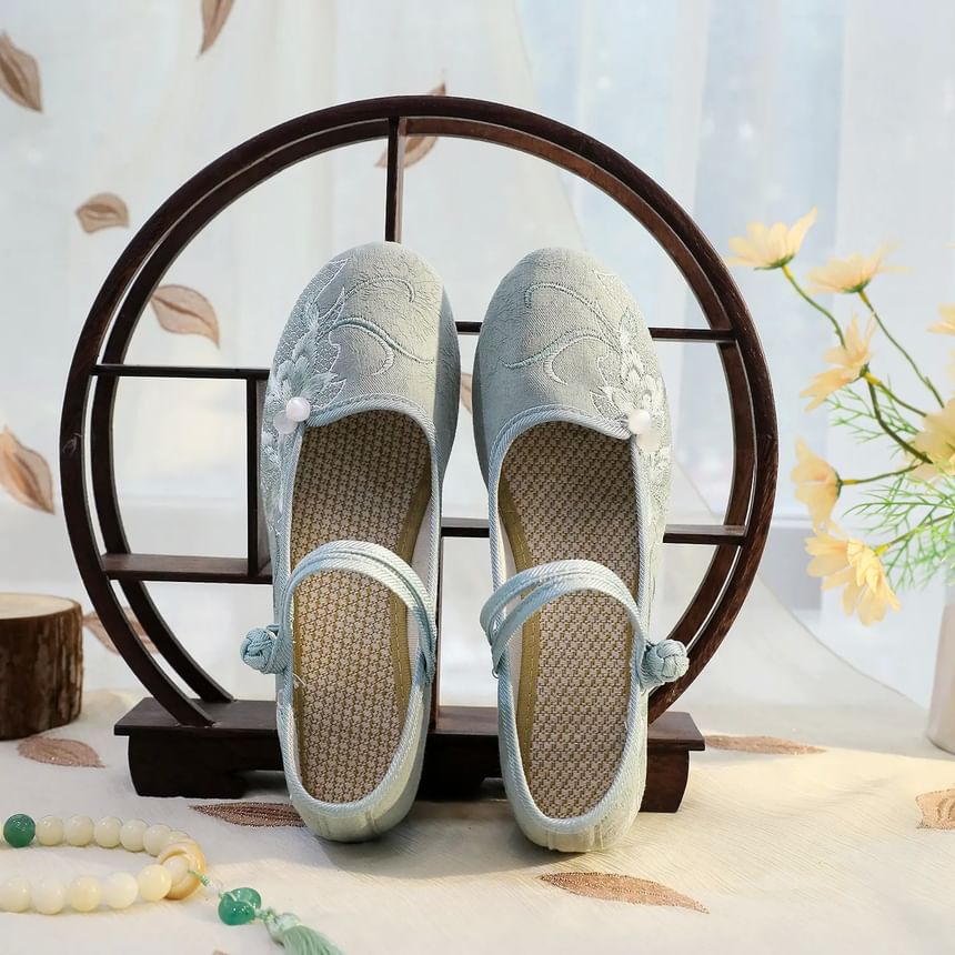 Embroidered Heel Block Shoes