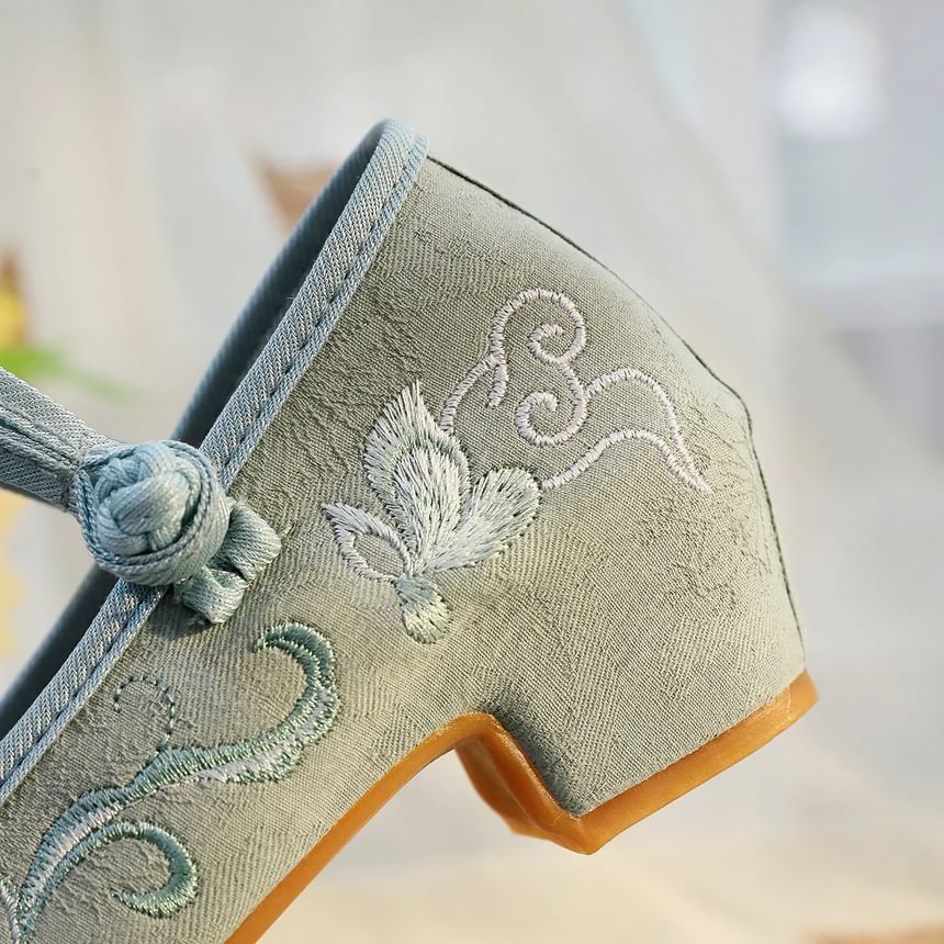 Embroidered Heel Block Shoes