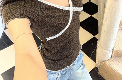 V-Neck Slim Short-Sleeve Trim Fit Tee Lace Print