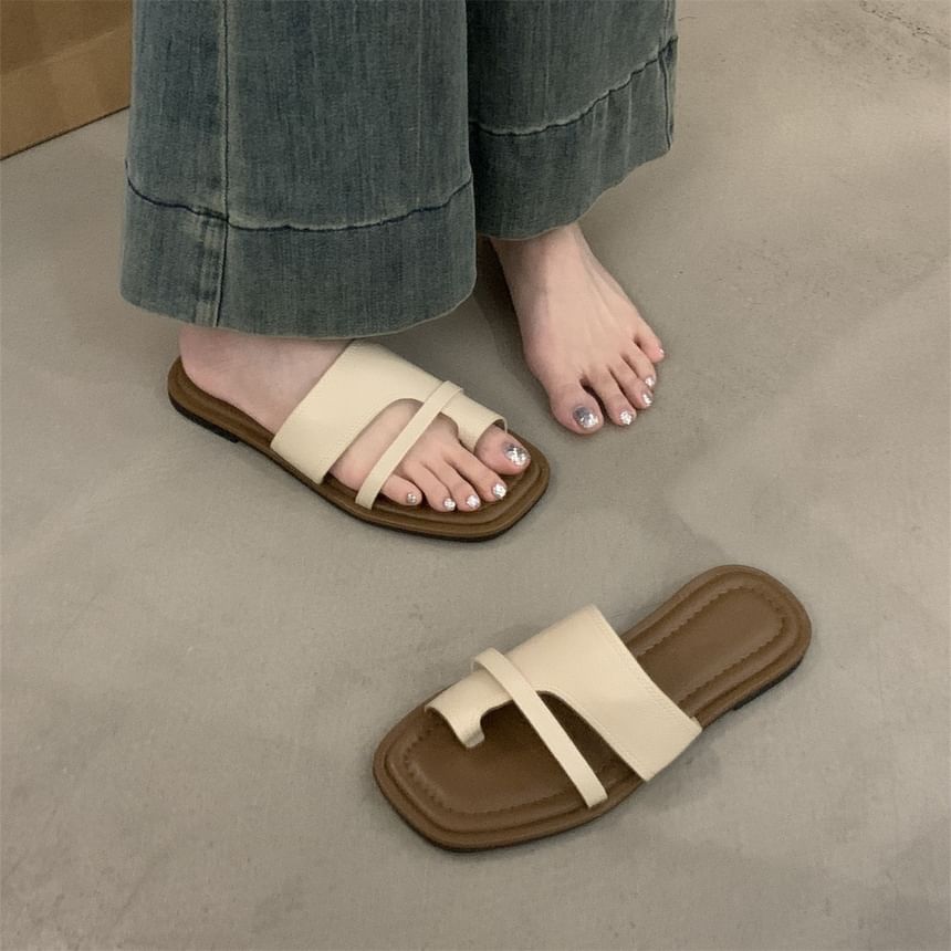 Slide Loop Toe Flat Sandals