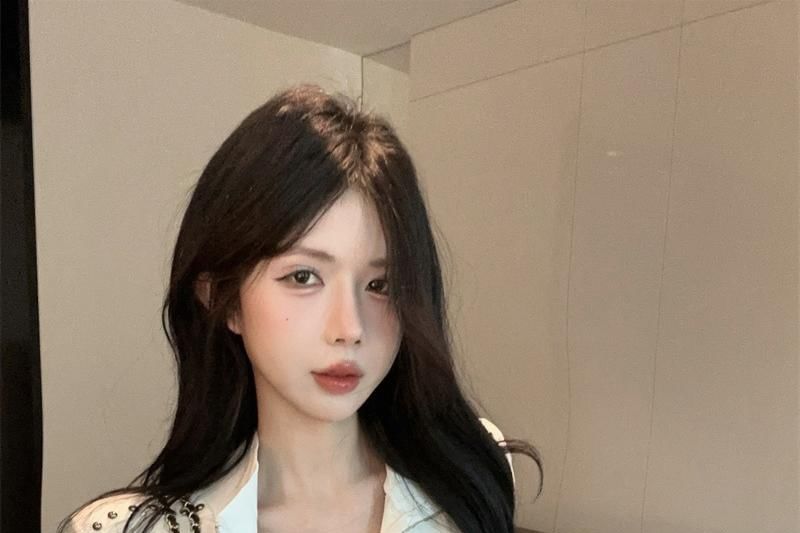 Short-Sleeve Fit Turtleneck Slim Studded Plain T-Shirt Zip