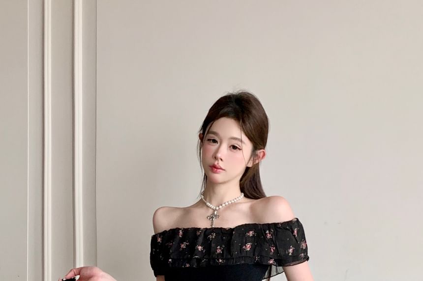 Slim Ruffle Trim Tee Cap-Sleeve Floral Panel Off-Shoulder Fit
