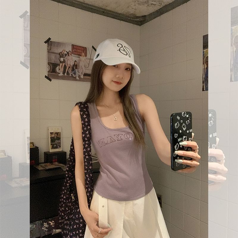 Neck Slim Fit Tank Scoop Lettering Top