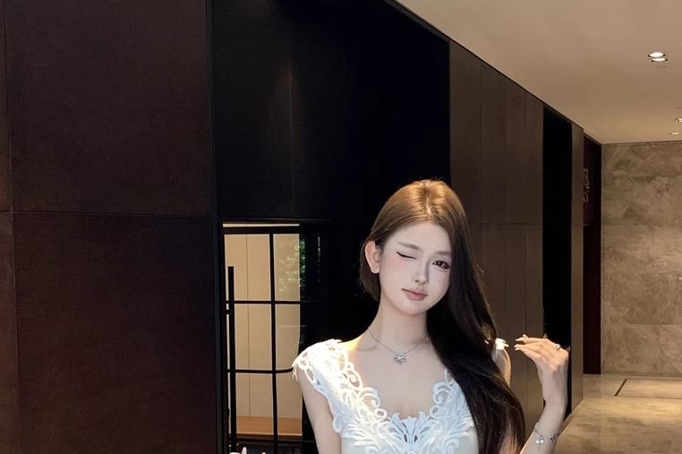 V-Neck Lace Dress Panel Maxi Sleeveless Mermaid