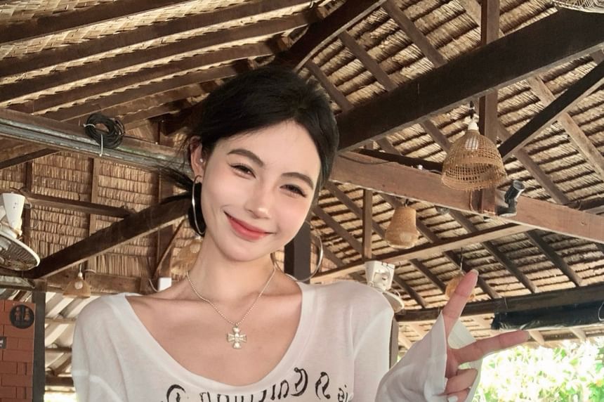 T-Shirt Lettering One-Shoulder Long-Sleeve