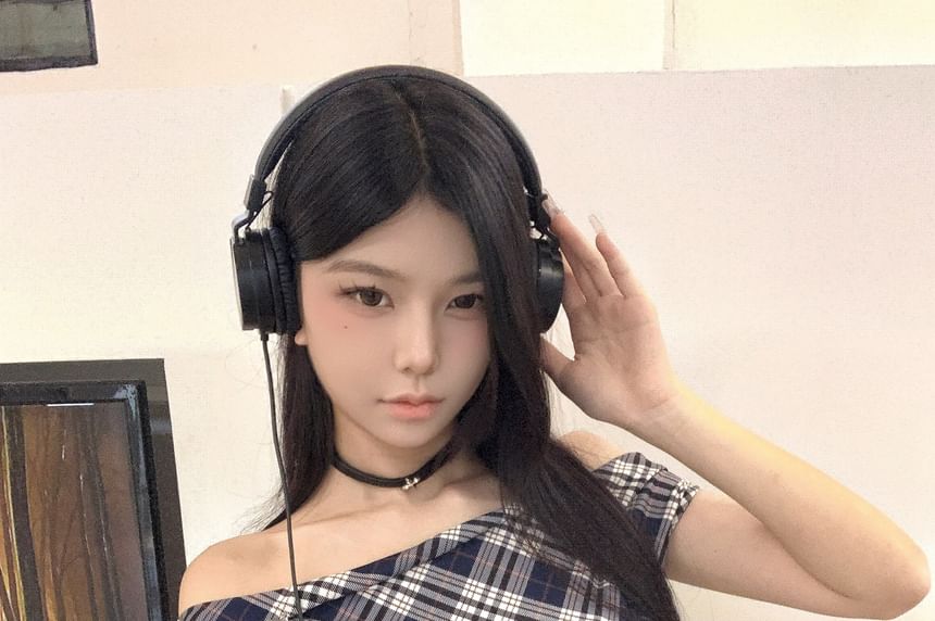 Top Sleeve Short Shoulder Off Plaid