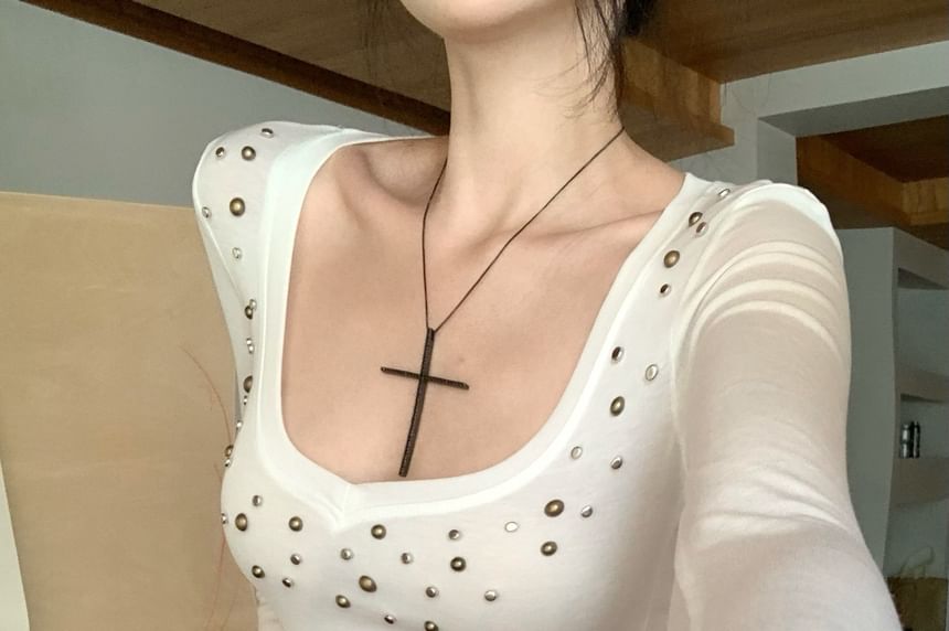 Studded Sleeve Tee Deep Short Plain Plunge