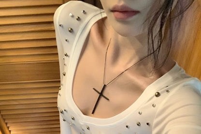 Studded Sleeve Tee Deep Short Plain Plunge