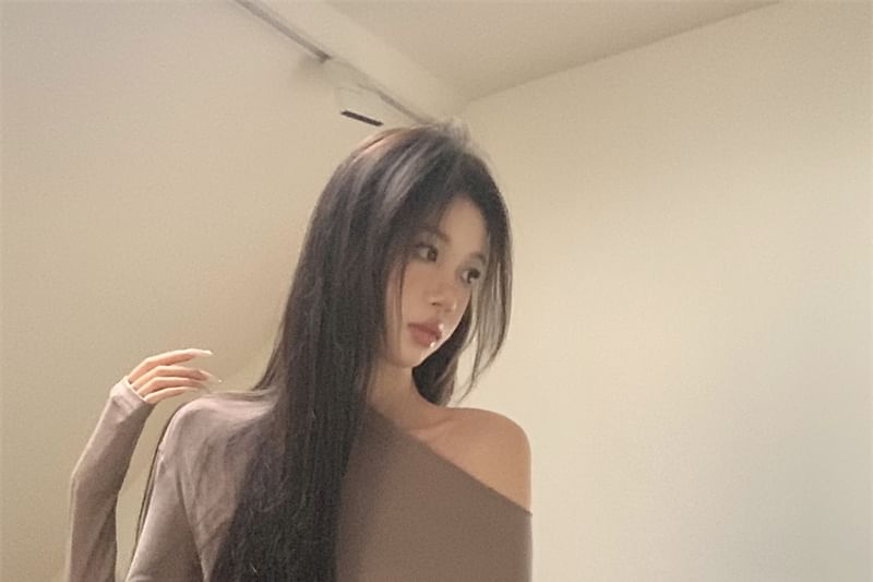 Off Plain Top Shoulder Crop Long-Sleeve