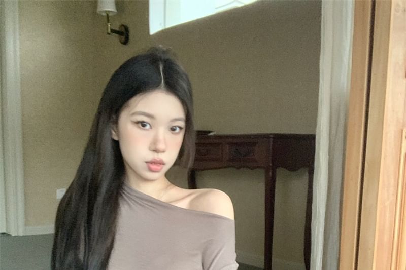 Off Plain Top Shoulder Crop Long-Sleeve