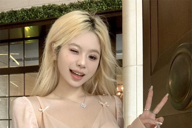 T-Shirt Two-Piece Lettuce Mock Mesh Plain Panel V-Neck Edge Long-Sleeve