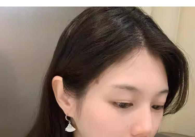 Drop Gingko Earring Clip-On / Rhinestone