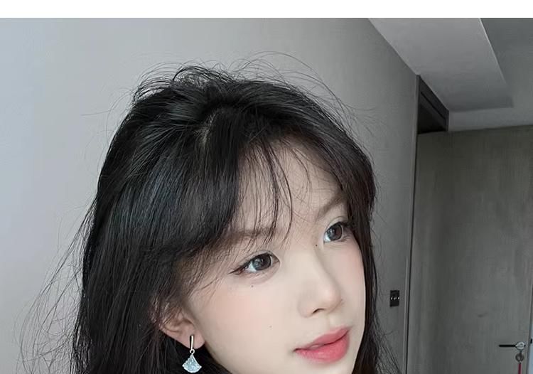 Drop Gingko Earring Clip-On / Rhinestone