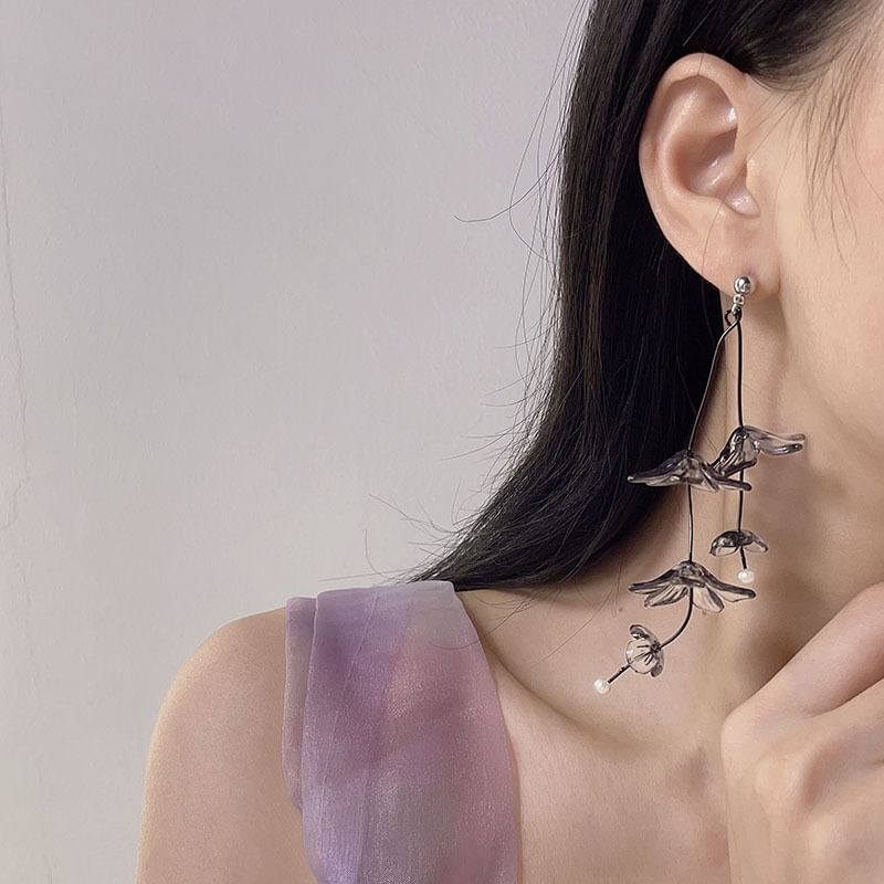 / Flower Clip-On Drop Asymmetrical Earring