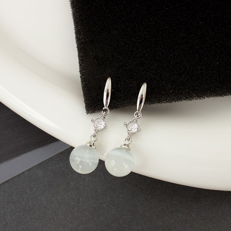 Earring (Various Faux Stone Dangle Cuff Alloy Designs) / Ear Eye Cat