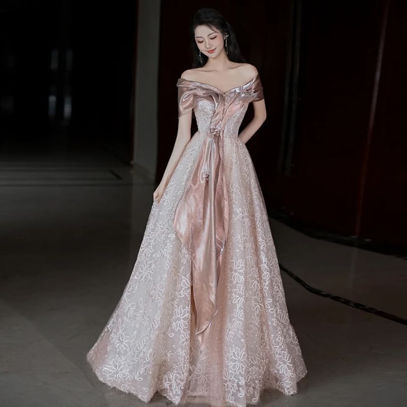 A-Line Floral Short-Sleeve Off-Shoulder Lace Evening Gown Accent