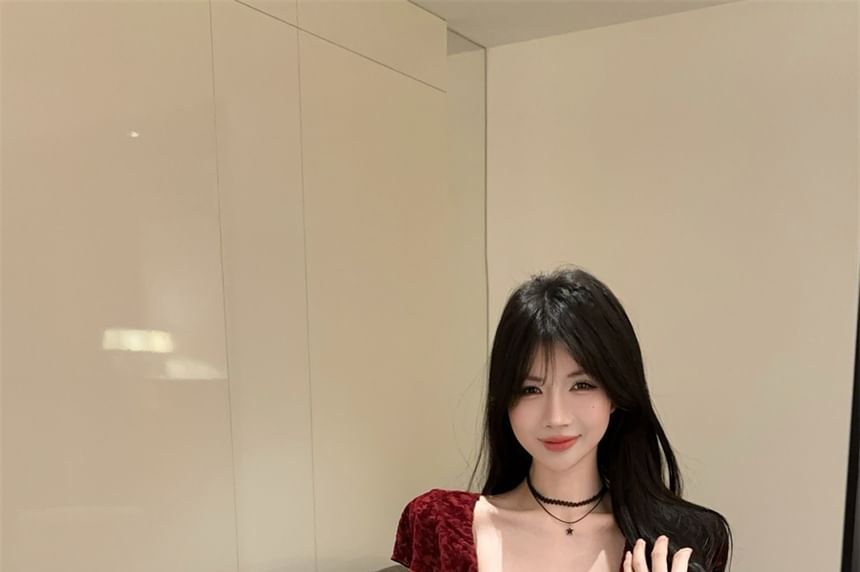 Lace Hem Neck Slit Short-Sleeve Top Square